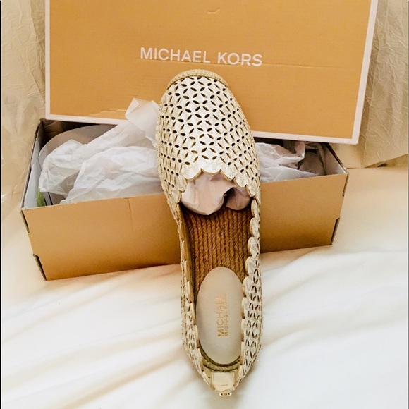 💥MICHAEL KORS SLIP ONS!💥 - Picture 2 of 4
